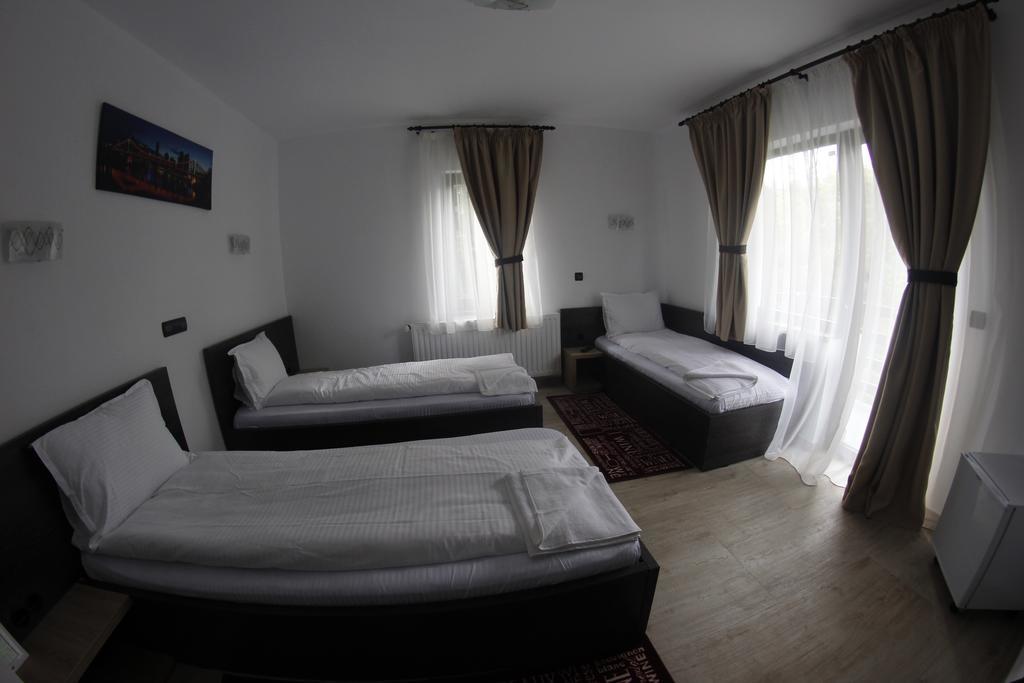 Casa Laur Cu Plaja Privata Hotel Colibita Exterior photo